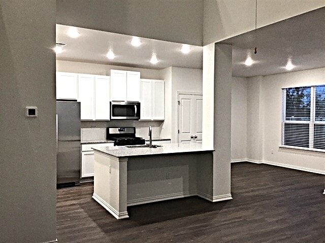 Building Photo - 176 Pebble Creek Run