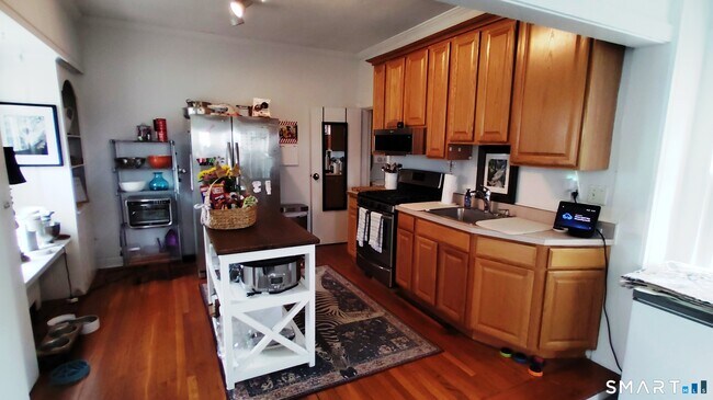 Building Photo - 887 Hanover Rd