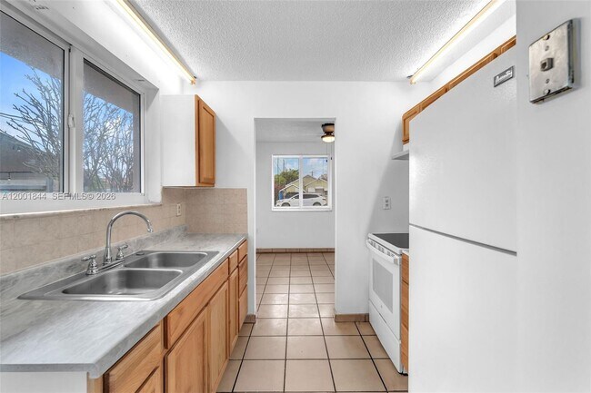 Building Photo - 535 NW 44th Ave