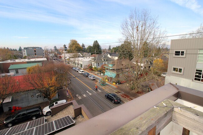 Building Photo - 1460-1460 NE Alberta St