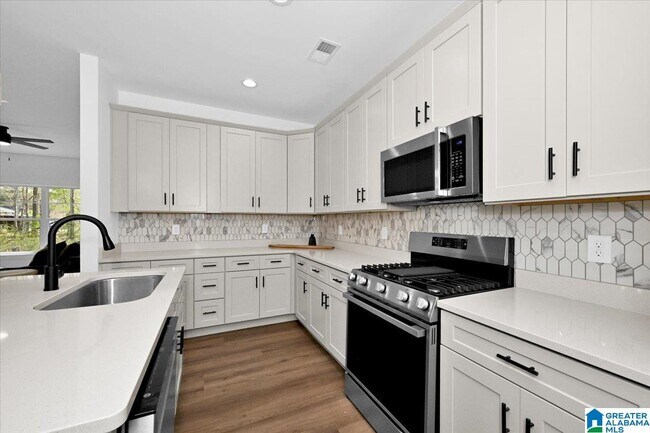 Building Photo - 304 GARDEN St