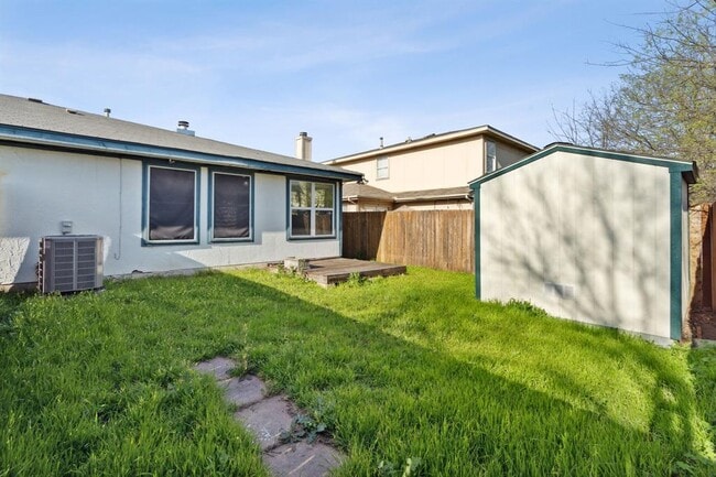 Building Photo - 2907 Kestrel Dr