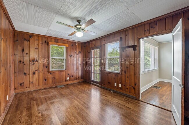 Building Photo - 2334 Redwood Dr