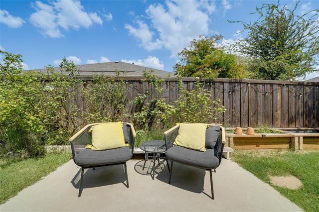 Building Photo - 405 Club House Dr