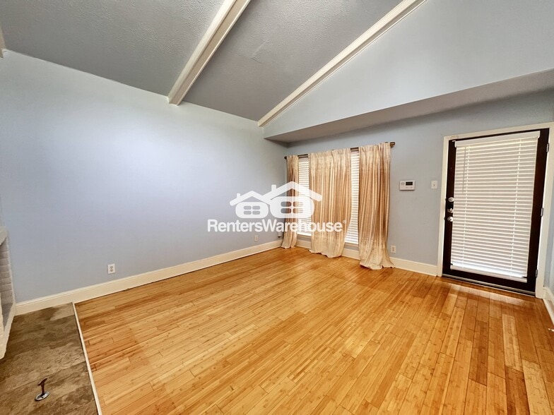 Building Photo - 5928 Sandhurst Ln