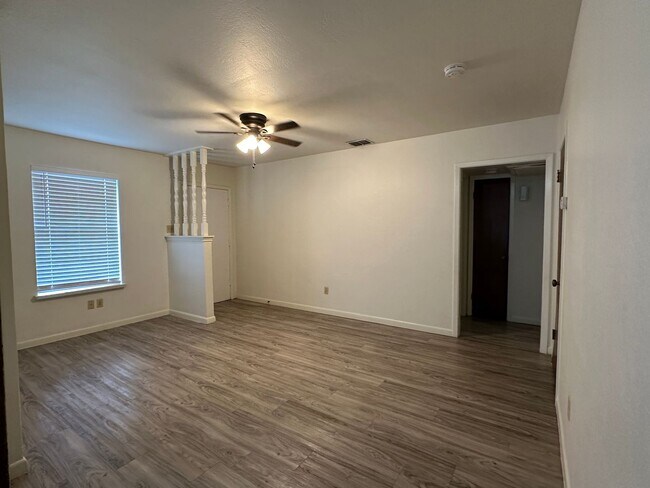 Building Photo - Ready for move in