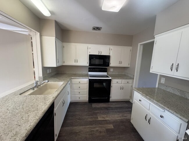 Building Photo - 1060 Los Gamos Rd