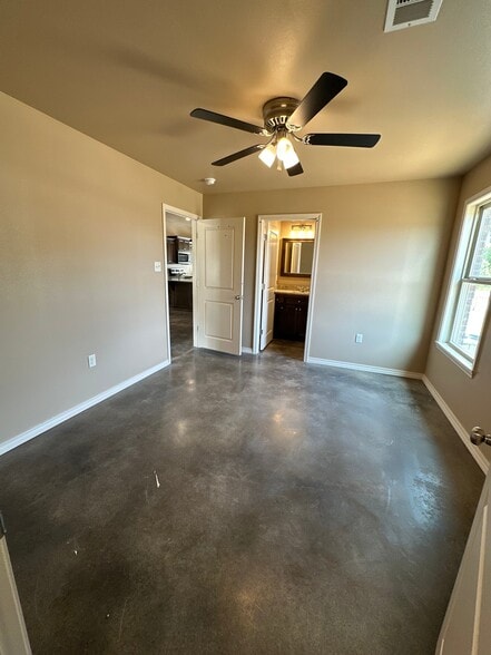 Building Photo - 1016 S El Paso Ave