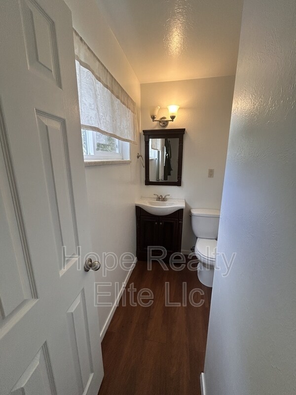 Building Photo - 1106 Querida Dr