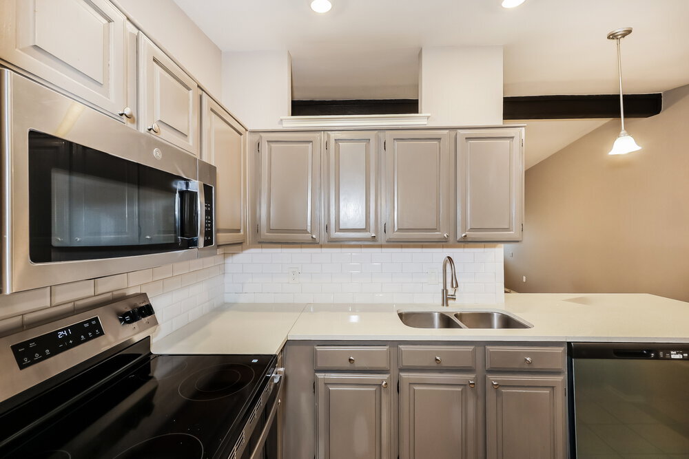 Building Photo - 7320 Ridge Rd W