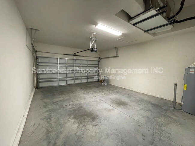 Building Photo - 7844 Stonebrook Cir