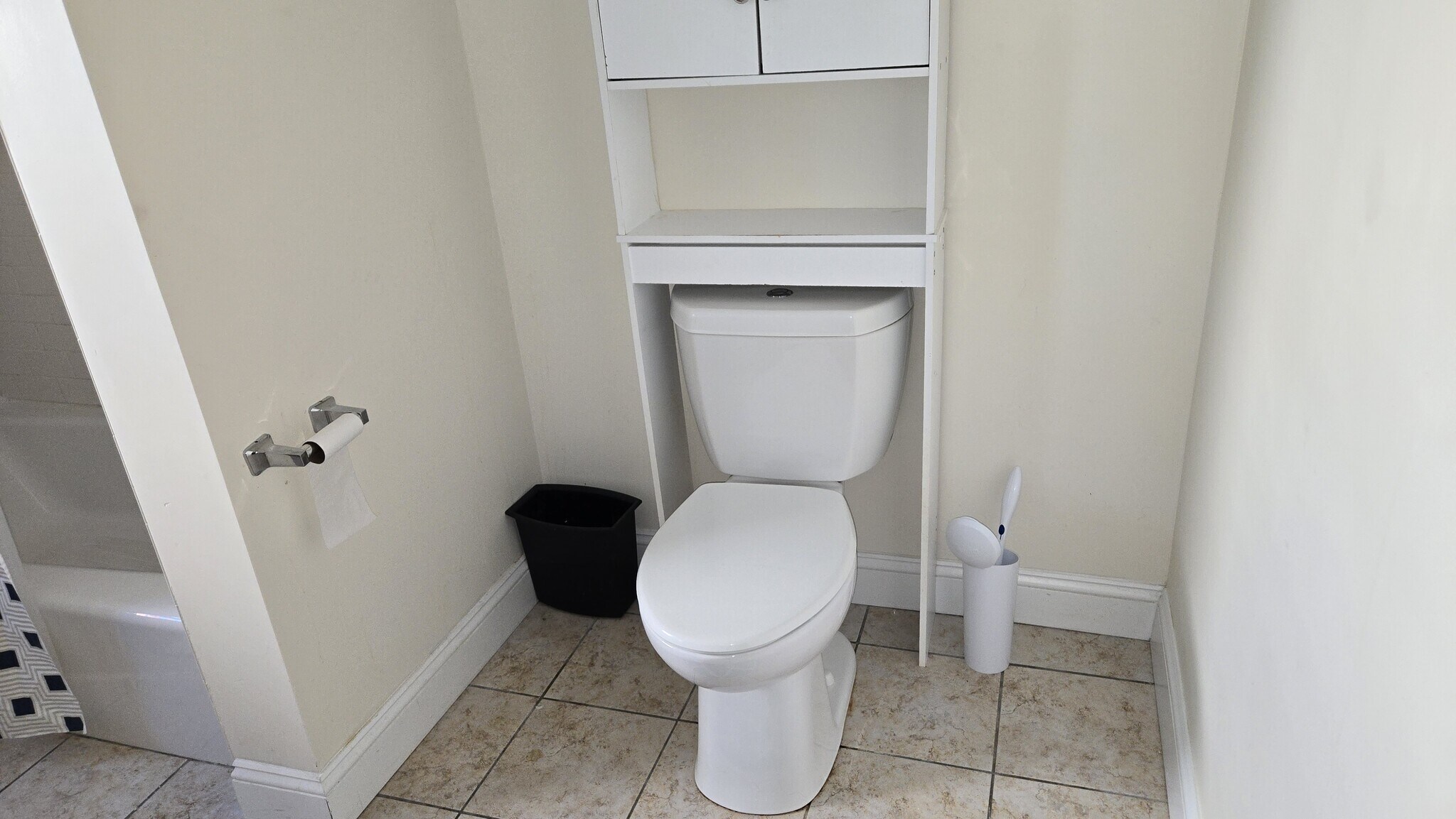 Bathroom - 47 Hotchkiss St