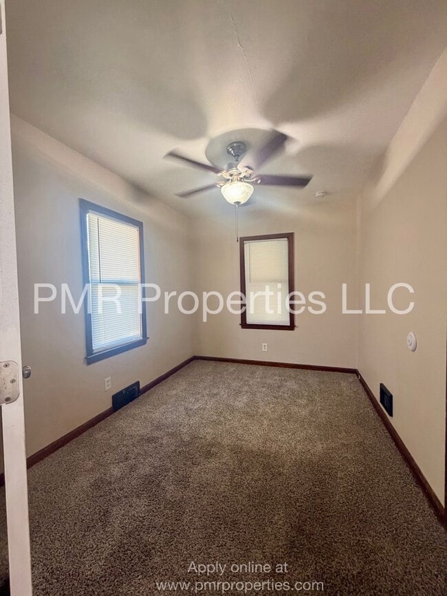 Building Photo - 3 Bedrooms/ 1 Bathroom House