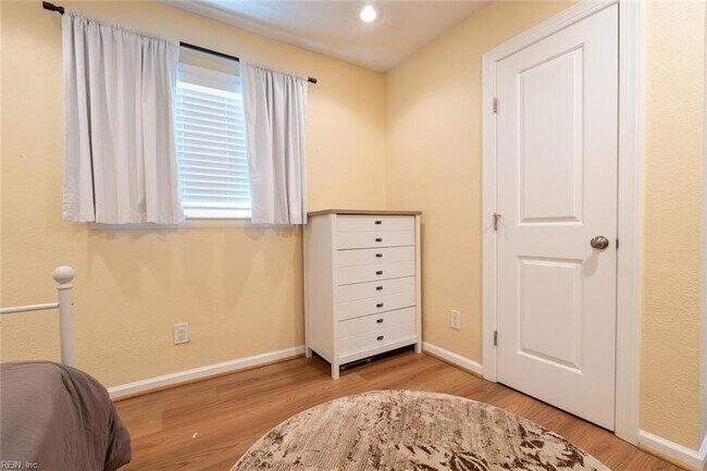 Building Photo - 820 Plainsman Ct