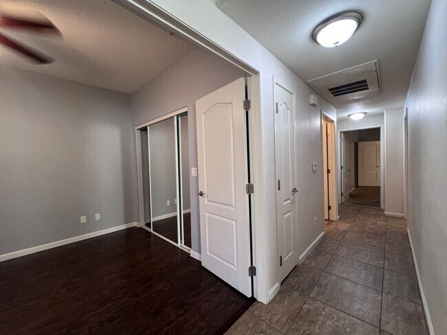 Building Photo - Summerlin 3bd, 2 bath, 2 garage Condo