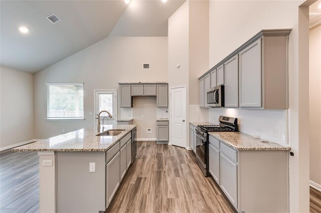 Building Photo - 312 Empress Tree Dr