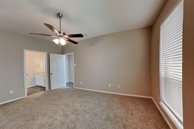 Building Photo - 2727 Lakecrest Way Dr