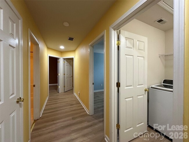 Building Photo - 6954 Beverly Springs Dr