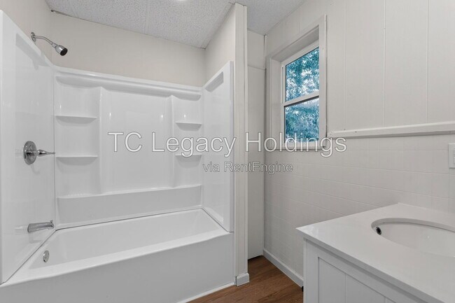 Building Photo - 502 Cottage Ave