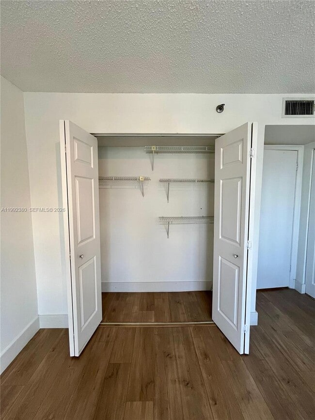 Building Photo - 770 Claughton Island Dr