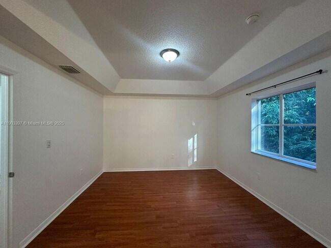 Building Photo - 1712 SE 31st Ct