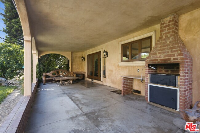 Building Photo - 13800 Erwin St