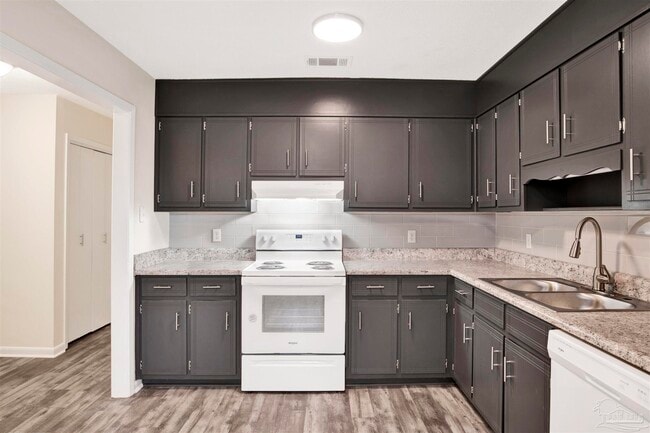 Building Photo - 1382 Fairchild St