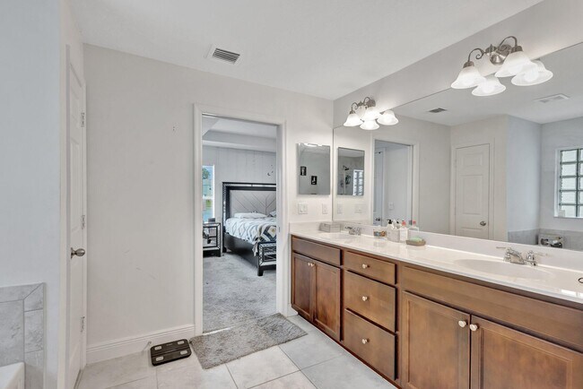 Building Photo - 9709 Starboard Dr