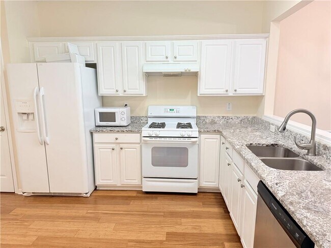 Building Photo - 2380 Fairlie Dr