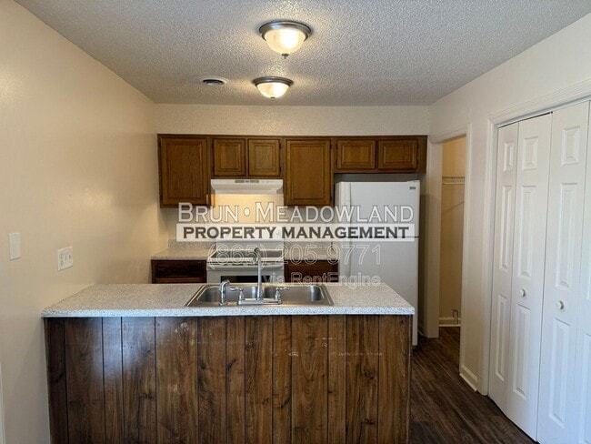 Building Photo - 9101 Parktop Ln NW