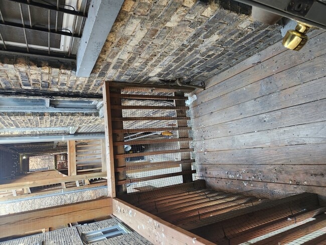 Building Photo - 905 W Irving Park Rd