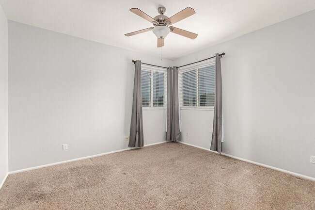 Building Photo - 4 bedoom home with private pool