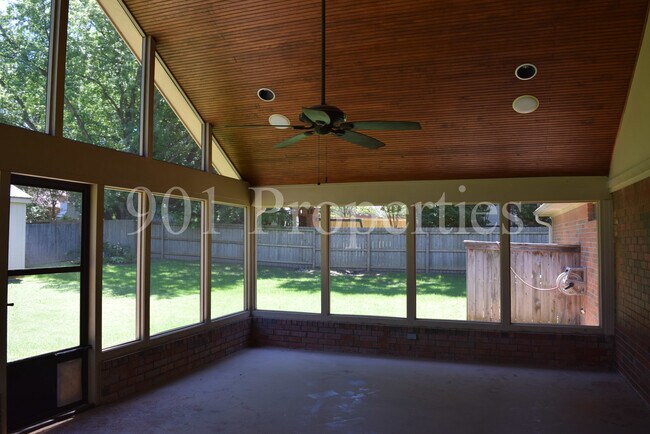 Building Photo - 598 Greenbank Dr