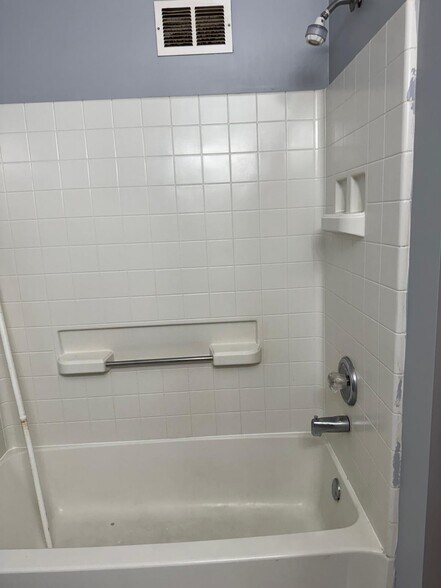 Building Photo - 871 Symphony Dr