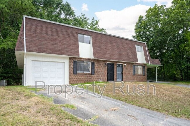 Building Photo - 2323 Green Forest Dr