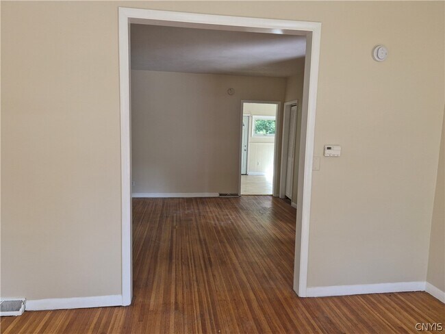 Building Photo - 406 Laforte Ave