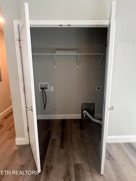 Building Photo - 355 W Outer Dr