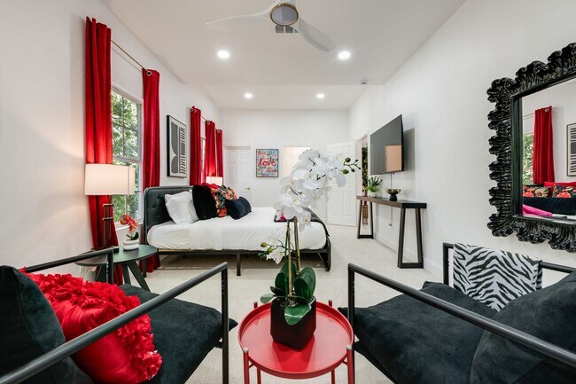 Building Photo - 5624 Eastside Ave