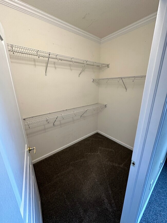 Building Photo - 8035 Lee Dr