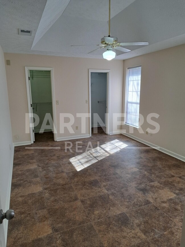 Building Photo - 844 Brookland Curv