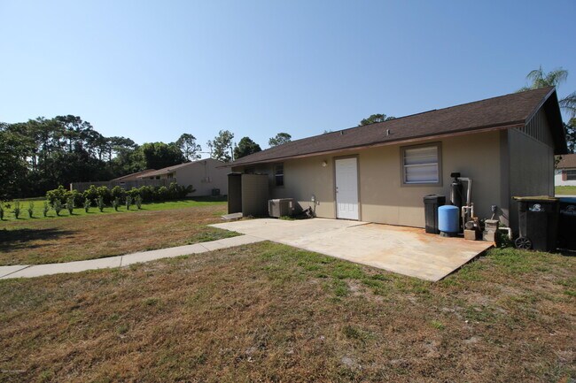 Building Photo - 1246 Alcazar St SE