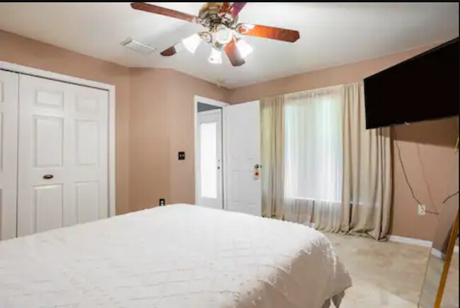 Building Photo - 2104 Heritage Crest Dr