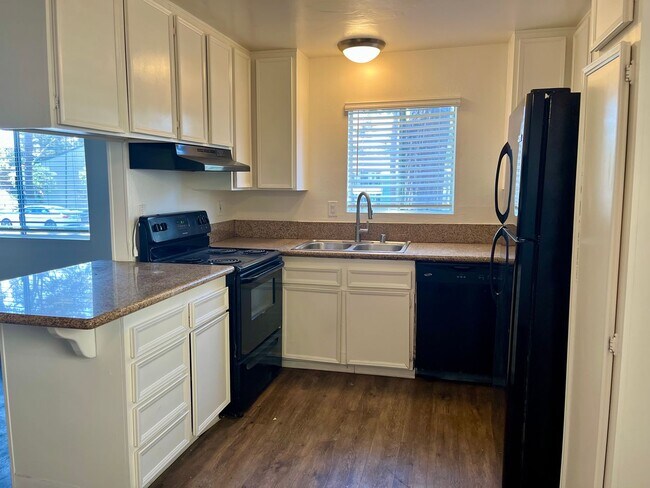 Building Photo - Remodeled 3 Bed/ 2 Bath Clairemont Mesa