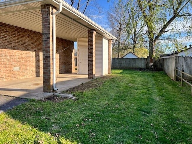 Building Photo - Walnut Grove House 3 Bedroom 1 Bath + covered car port!