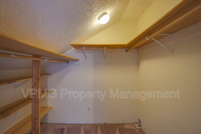 Building Photo - 4017 NE 157th Ave