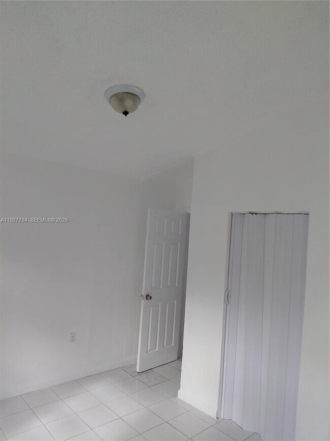 Building Photo - 3171 NW 28th St