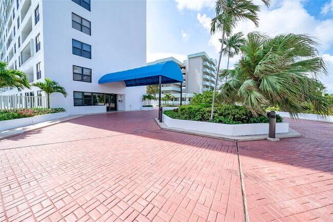 Building Photo - 1500 N Ocean Blvd