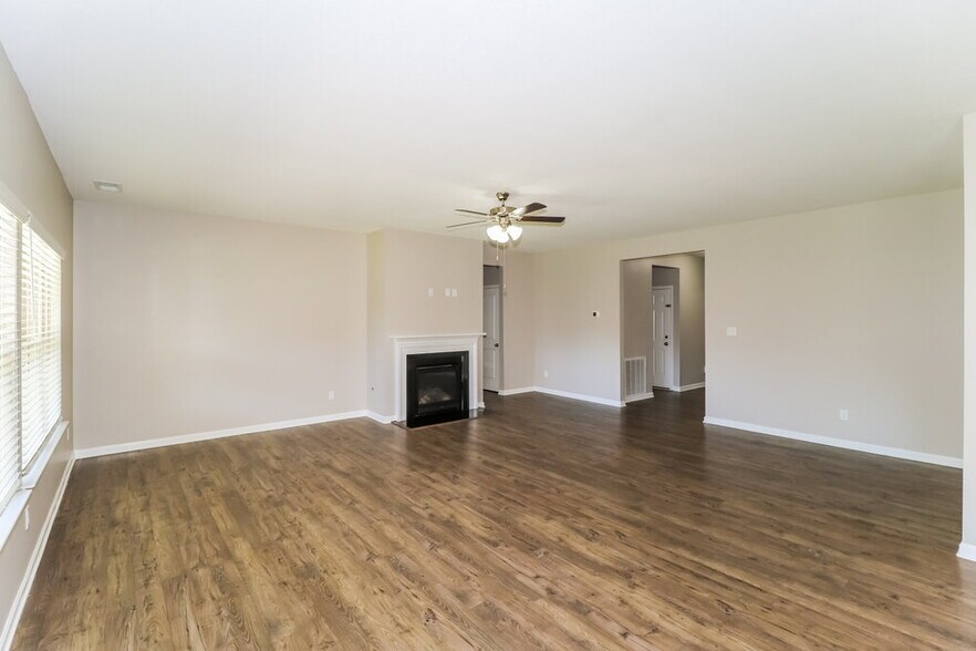 Building Photo - 267 Vivian Way