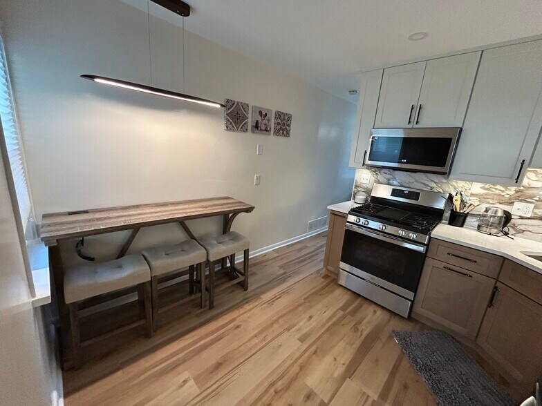 Building Photo - 114 N Collington Ave