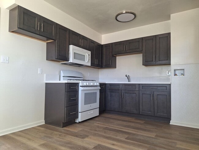 Building Photo - 4866 Clairemont Dr